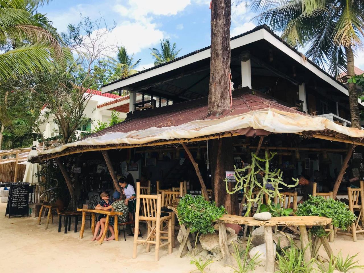 Cocoloco Beach Resort Manoc-Manoc Exterior foto