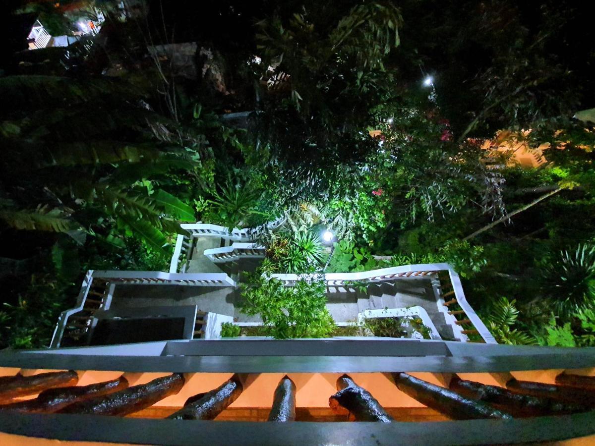 Cocoloco Beach Resort Manoc-Manoc Exterior foto