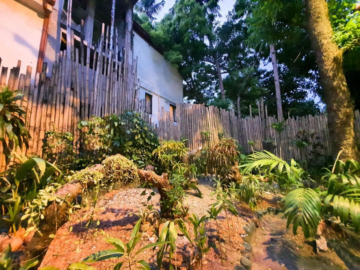 Cocoloco Beach Resort Manoc-Manoc Exterior foto