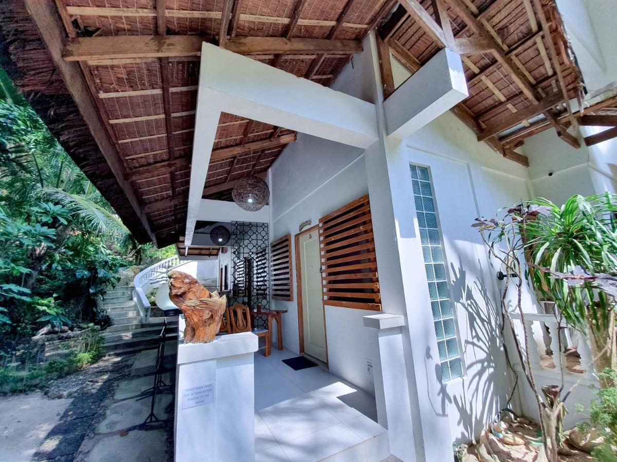 Cocoloco Beach Resort Manoc-Manoc Exterior foto